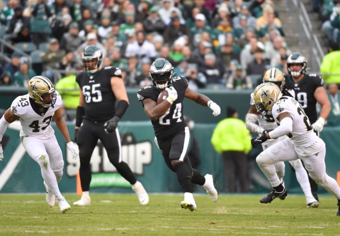 Former Philadelphia Eagles running back Jordan Howard (24) runs against the New Orleans Saints. Mandatory Credit: Eric Hartline-USA TODAY Sports